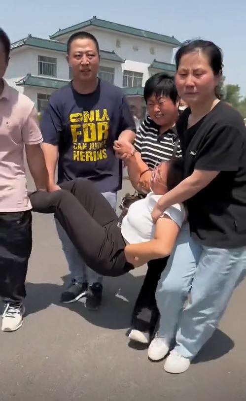 父母摸照片痛哭妻子崩溃晕厥车祸原因曝光CQ9电子最新网站34岁卡车司机去世