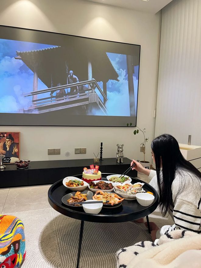厅餐桌入住后我却真香了！小户型这么装太绝CQ9电子平台入口老公不听劝非要拆了餐(图2)